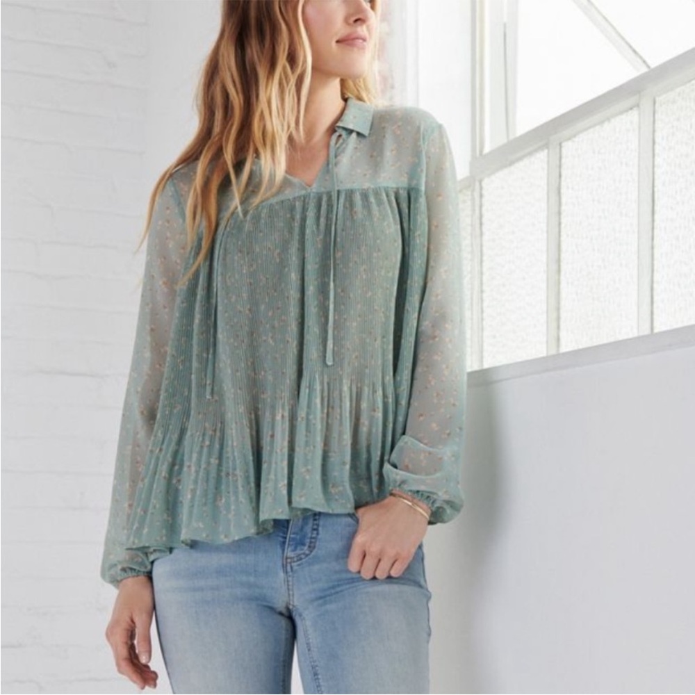 Lauren Conrad LC Peasant Floral Flowy Green Top Pleated